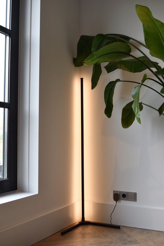 Calex Slimme LED Vloerlamp - Hoeklamp staand - Sfeerverlichting Dimbaar RGB en Wit Licht