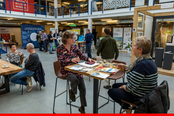 Maatwerk adviesgesprek in de showroom door een WoonWijzer Expert