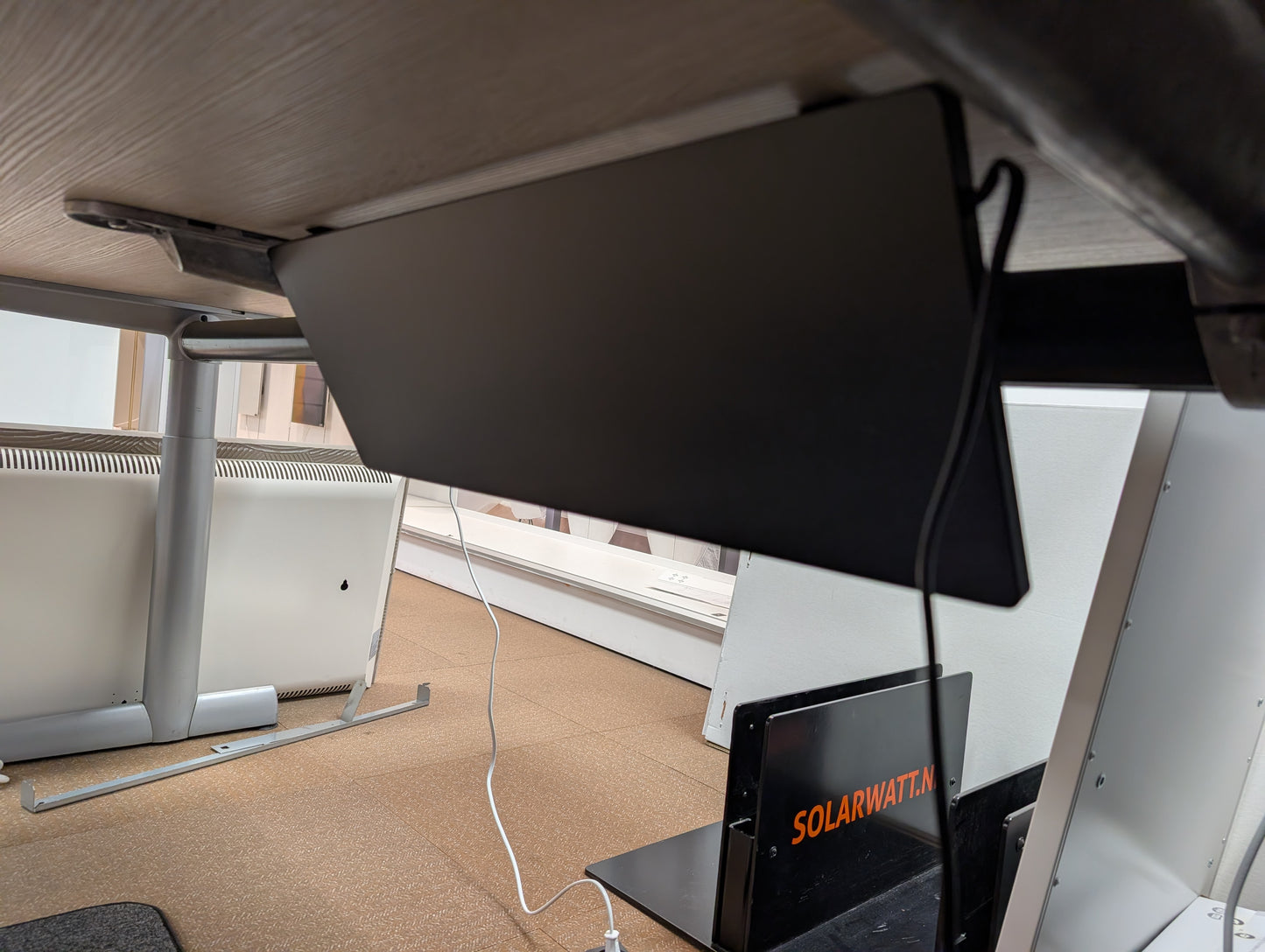 Etherma Lava Desk Sub 90W Bureauverwarming in showroom bekijken en voelen