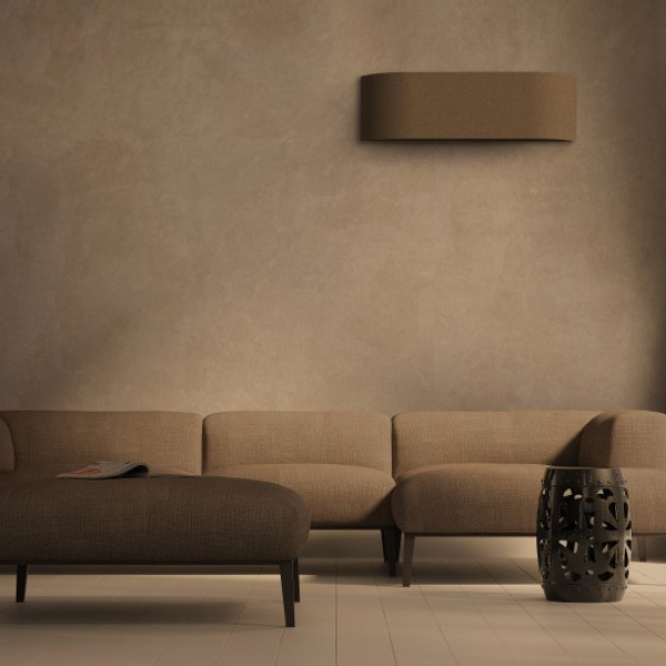 Toshiba Haori airconditioning in woonkamer bruin