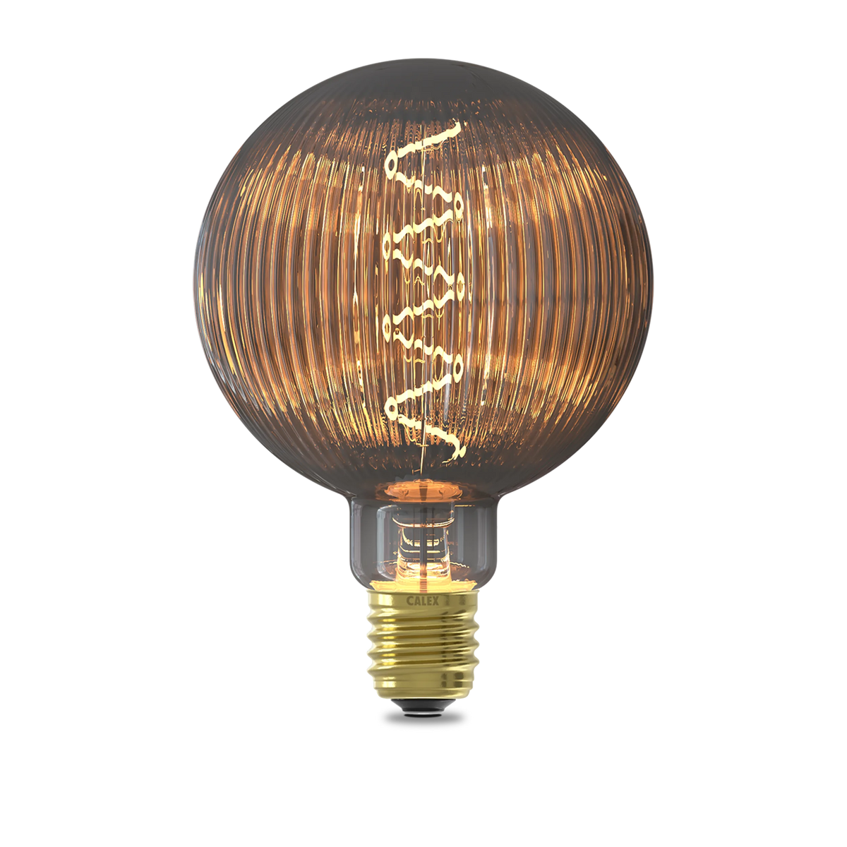 Calex Nantes Smokey E27 filamentlamp met ingeschakeld warm licht
