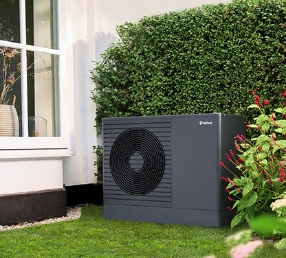 Vaillant aroTHERM pro buitenunit bij een woning